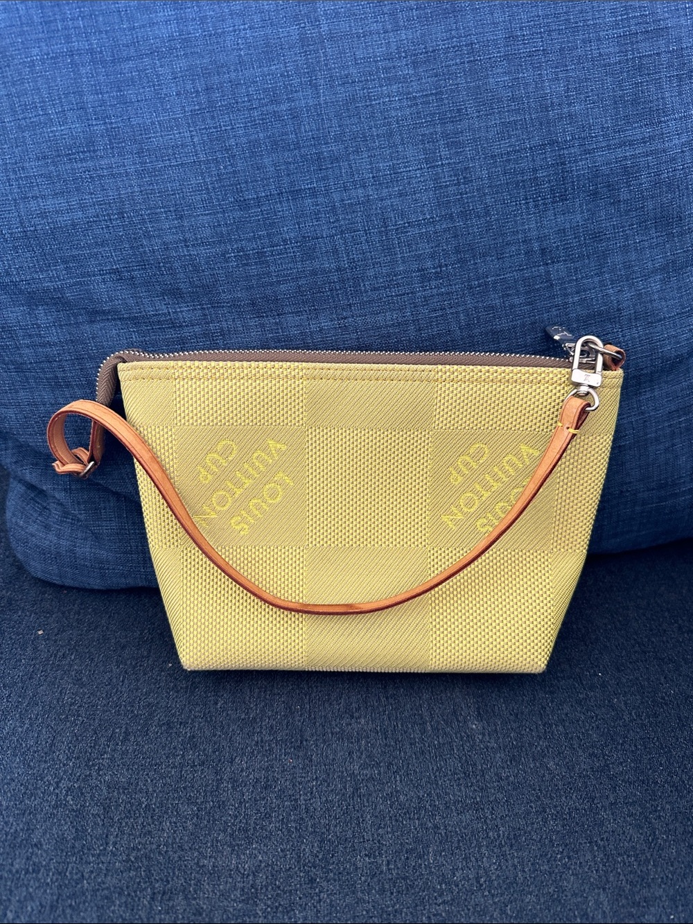 Louis Vuitton Damier Jean
Volunteer Cup Included Pouch
Handbag Lime Green AUTH